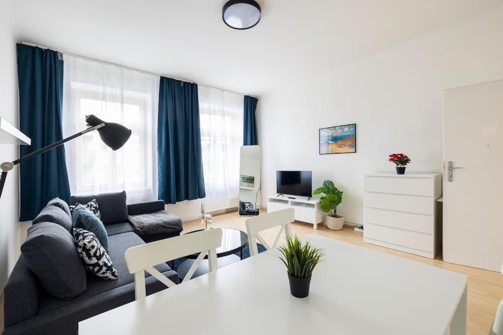 Beautiful 1 Bedroom Apartment Near Schoenbrunn Bécs Kültér fotó